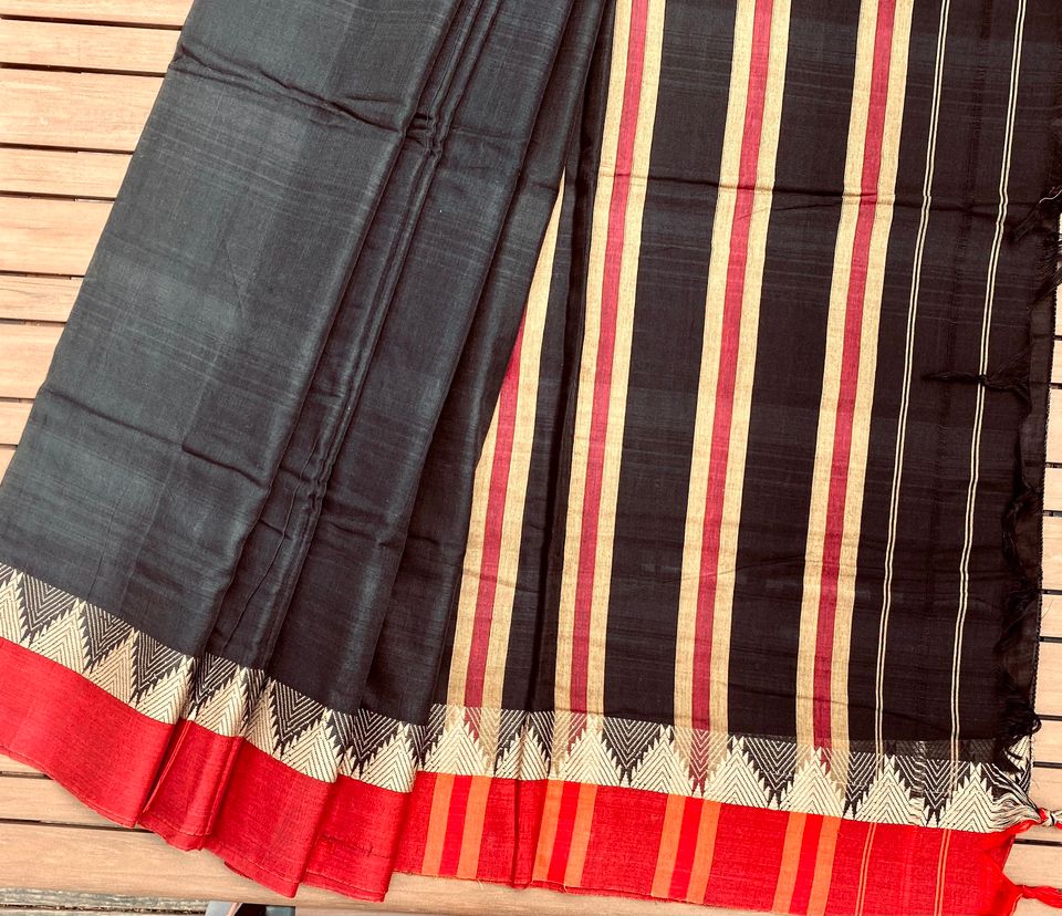 Narayanpet Handloom Saree - Black w/ Red