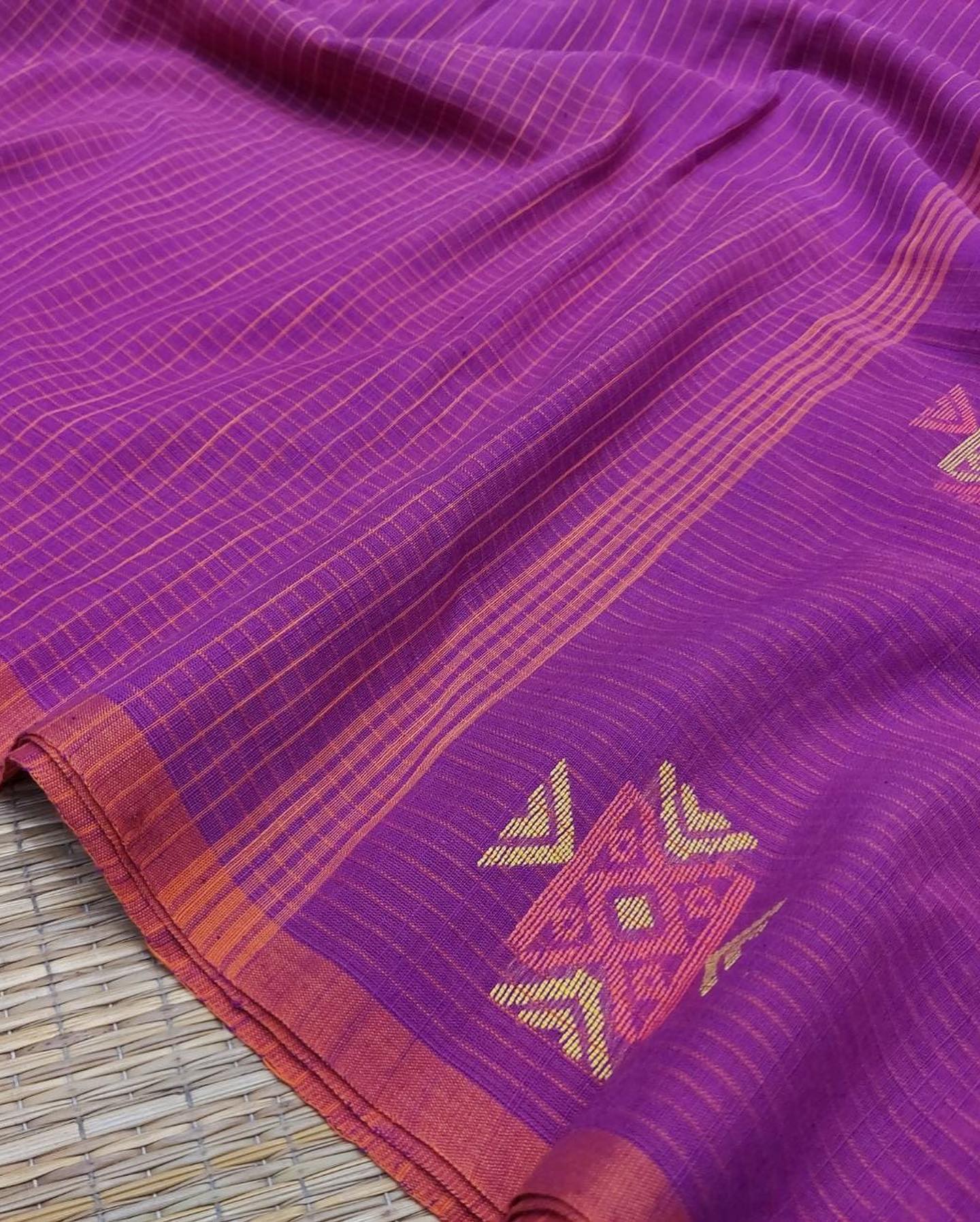 Muslin Jamdani Handloom Saree - Magenta