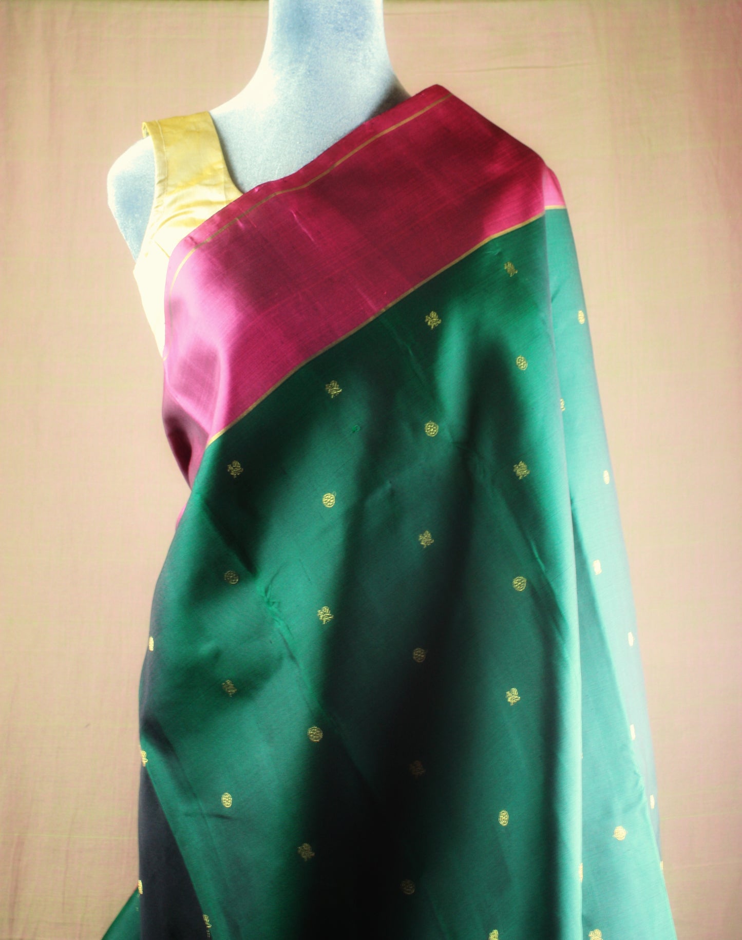 Kanjivaram Pure Silk Pure Zari Saree - Green w/ Majenta