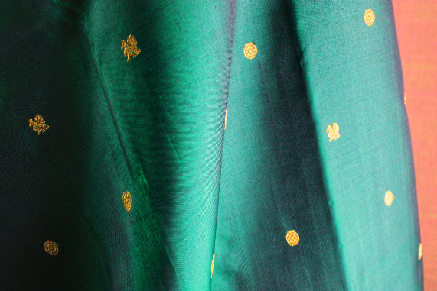 Kanjivaram Pure Silk Pure Zari Saree - Green w/ Majenta