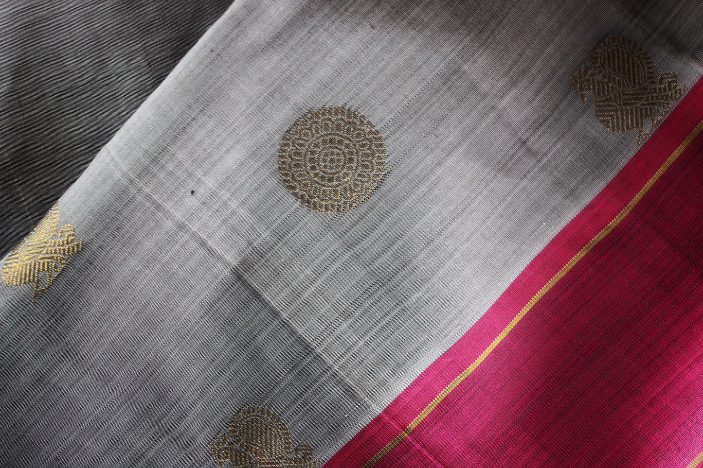 Kanjivaram Pure Silk Pure Zari Saree - Gray w/ Majenta